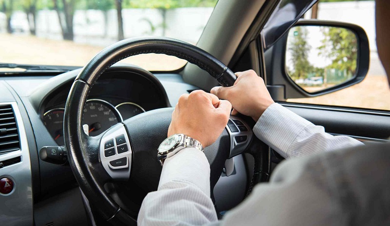 Tips Berkendara Mobil Aman
